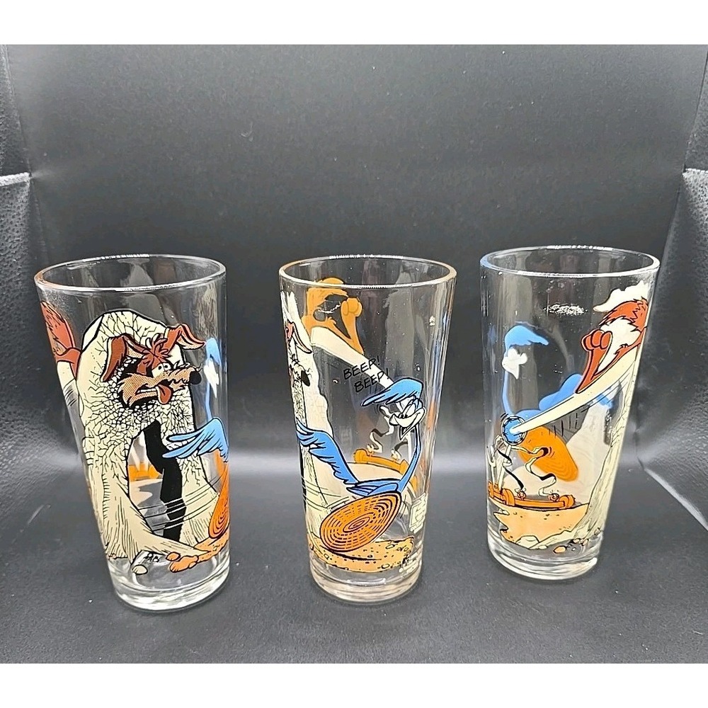 Vintage Pepsi Collector Series Wile E Coyote Road Runner Warner Bros 1976 Set 3
